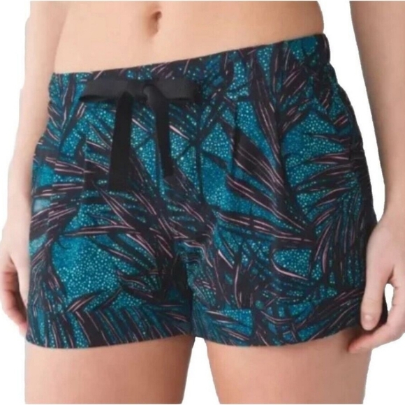 lululemon athletica Pants - Lululemon Spring Break Away Shorts II